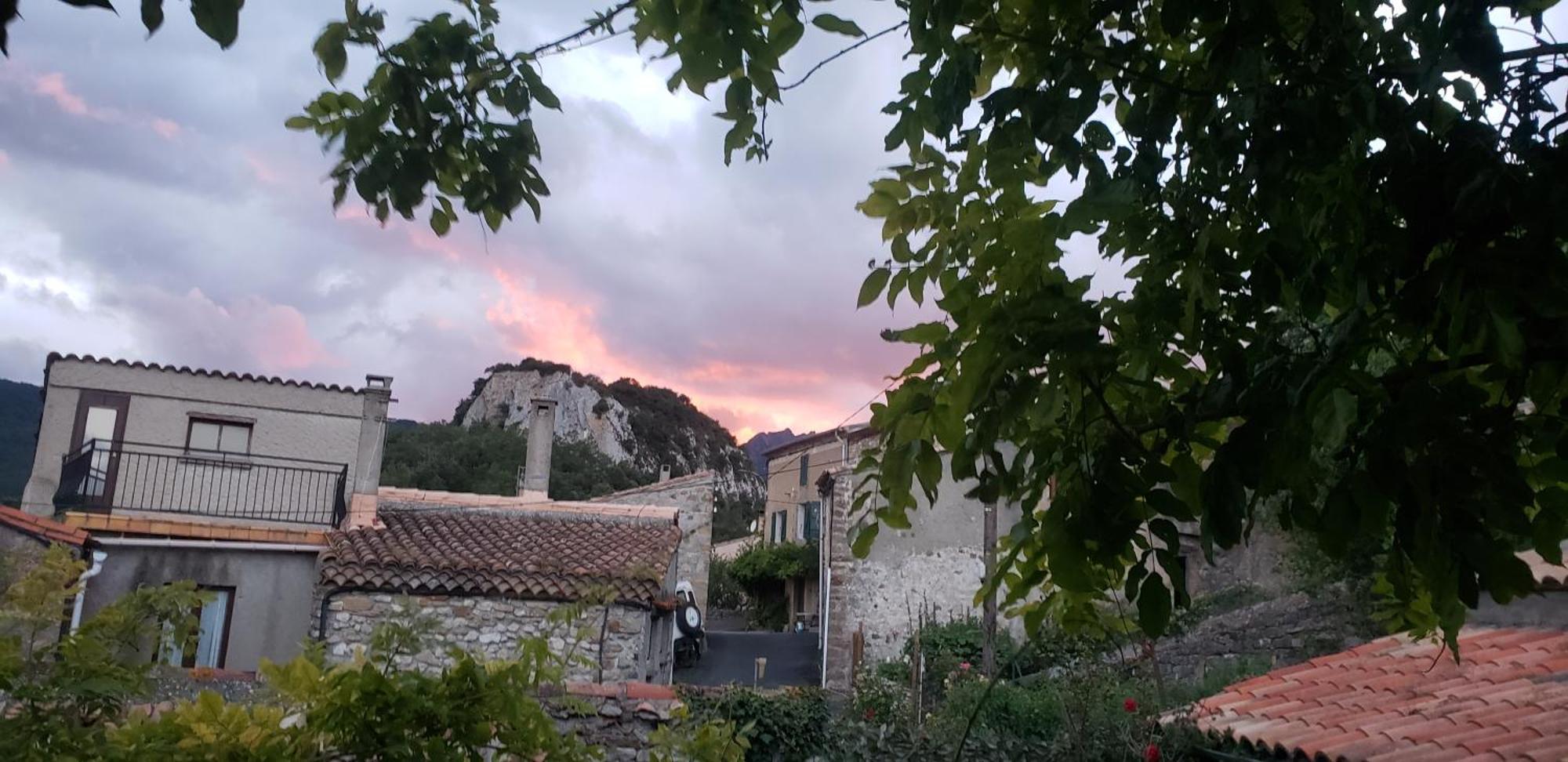 Le Balcon Apartamento Camps-sur-l'Agly Exterior foto